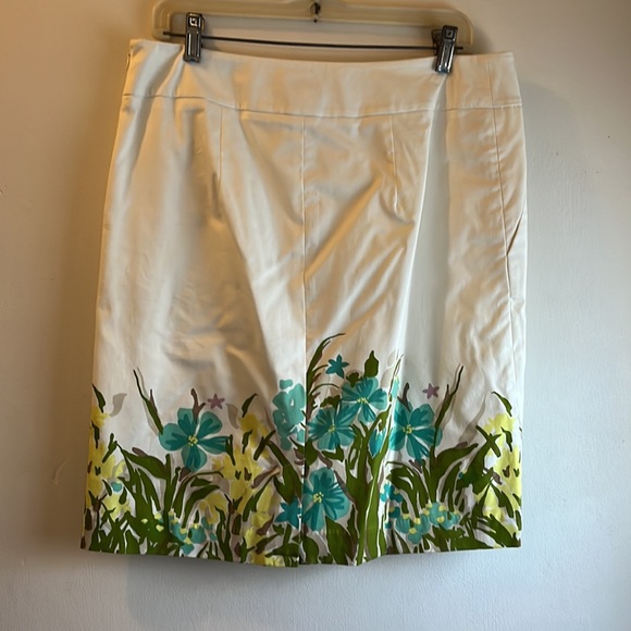 Merona floral skirt size 10 - Picture 2 of 3
